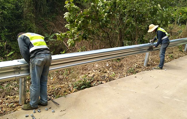 金昌高速公路护栏的定期维护与保养
