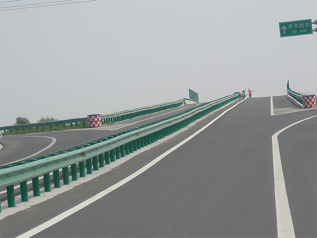 金昌高速公路护栏的材质与规格